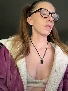 Snapshot of Heidi_Harper chatting on January 3, 3:55 pm Heidi Harper online show from January 3, 3:55 pm