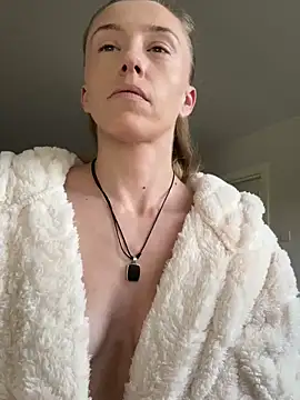 Snapshot of Heidi_Harper chatting on January 14, 2:22 pm Heidi Harper online show from January 14, 2:22 pm