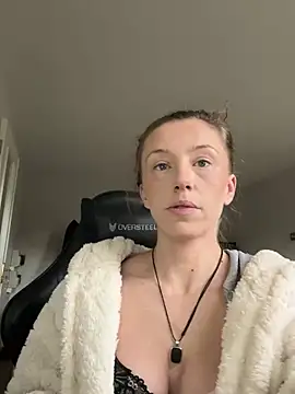 Snapshot of Heidi_Harper chatting on January 23, 9:08 am Heidi Harper online show from January 23, 9:08 am