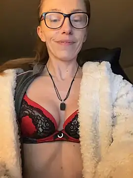 Snapshot of Heidi_Harper chatting on January 28, 4:52 pm Heidi Harper online show from January 28, 4:52 pm