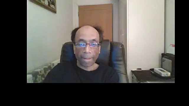 Snapshot of rauncher1 chatting on April 29, 10:49 pm rauncher1 online show from April 29, 10:49 pm