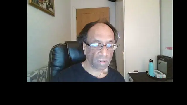 Snapshot of rauncher1 chatting on May 2, 8:52 am rauncher1 online show from May 2, 8:52 am
