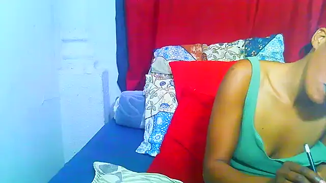 Snapshot of freaky_naughty chatting on February 25, 12:15 pm freaky naughty online show from February 25, 12:15 pm