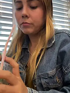 Snapshot of Brittanyrosexx chatting on December 27, 10:37 pm Brittanyrosexx online show from December 27, 10:37 pm