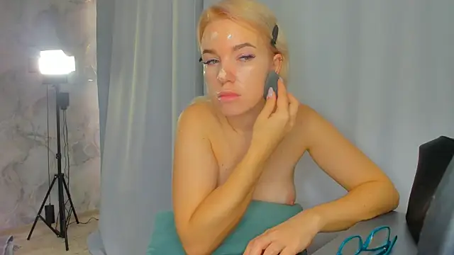 Snapshot of succubus chatting on October 31, 7:42 am succubus online show from October 31, 7:42 am