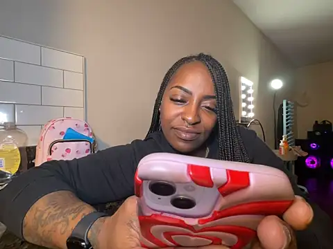 Snapshot of ChocolateTingz chatting on February 16, 1:35 am ChocolateTingz online show from February 16, 1:35 am