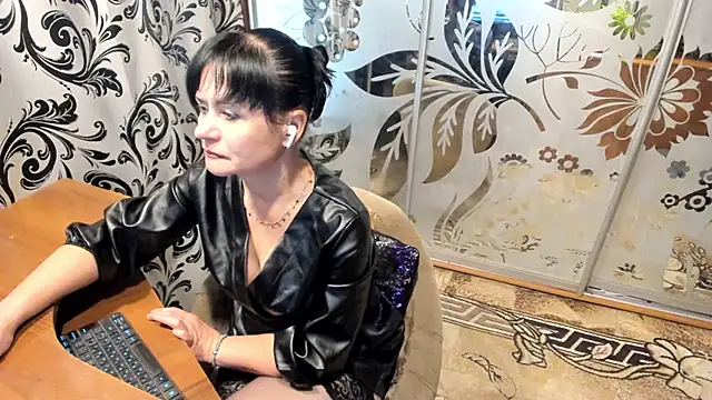 Snapshot of EVILENSA chatting on November 26, 1:12 pm EVILENSA online show from November 26, 1:12 pm