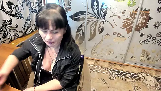 Snapshot of EVILENSA chatting on March 5, 2:13 pm EVILENSA online show from March 5, 2:13 pm