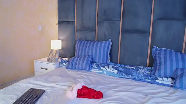 CaseyMoon online show from December 21, 12:45 pm