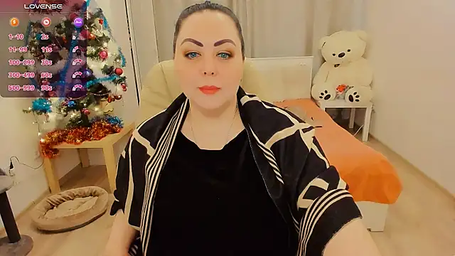 Snapshot of Nina_Hopper chatting on December 17, 12:55 pm Nina Hopper online show from December 17, 12:55 pm