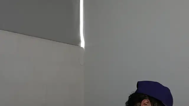 Snapshot of trieone chatting on December 9, 3:33 pm trieone online show from December 9, 3:33 pm