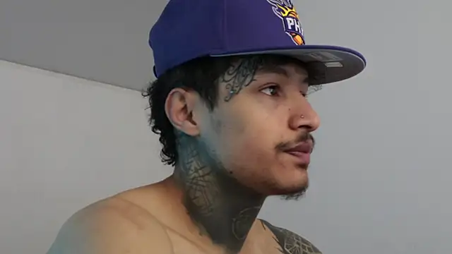 Snapshot of trieone chatting on December 13, 4:38 pm trieone online show from December 13, 4:38 pm