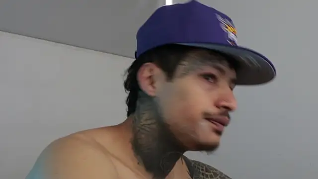 Snapshot of trieone chatting on December 17, 2:11 pm trieone online show from December 17, 2:11 pm