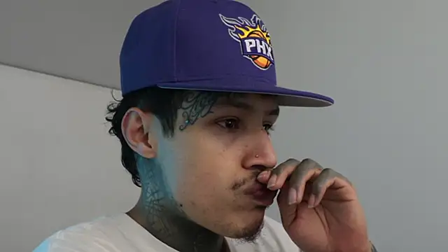 Snapshot of trieone chatting on December 18, 4:09 am trieone online show from December 18, 4:09 am