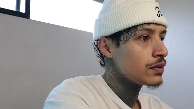 Snapshot of trieone chatting on December 19, 10:21 pm trieone online show from December 19, 10:21 pm