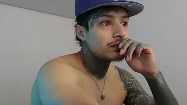 Snapshot of trieone chatting on January 1, 8:15 pm trieone online show from January 1, 8:15 pm