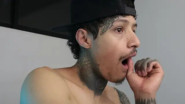 Snapshot of trieone chatting on January 10, 3:50 am trieone online show from January 10, 3:50 am