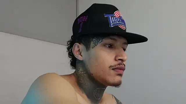 Snapshot of trieone chatting on February 4, 5:21 am trieone online show from February 4, 5:21 am