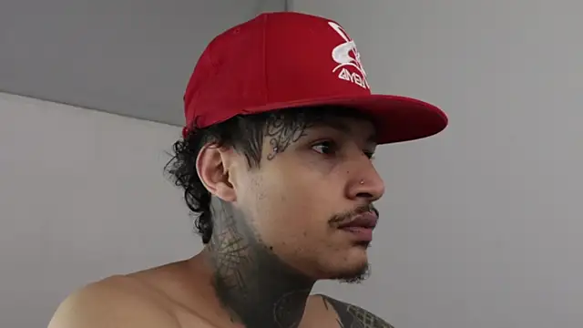 Snapshot of trieone chatting on February 7, 4:59 am trieone online show from February 7, 4:59 am