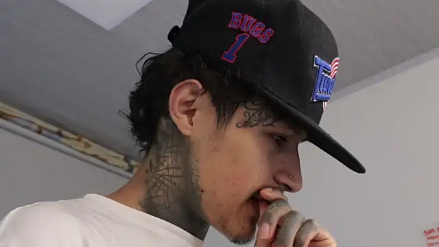 Snapshot of trieone chatting on February 13, 7:13 am trieone online show from February 13, 7:13 am