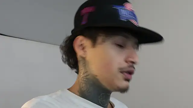 Snapshot of trieone chatting on March 4, 4:27 am trieone online show from March 4, 4:27 am