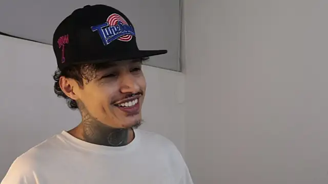 Snapshot of trieone chatting on March 4, 7:30 am trieone online show from March 4, 7:30 am