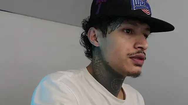 Snapshot of trieone chatting on March 5, 4:13 am trieone online show from March 5, 4:13 am