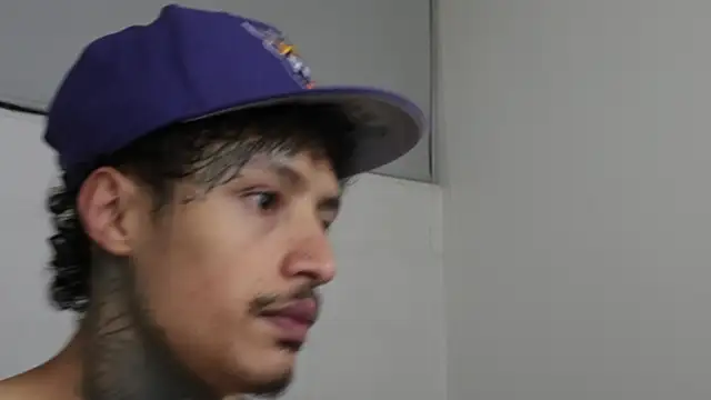 Snapshot of trieone chatting on March 19, 1:43 am trieone online show from March 19, 1:43 am