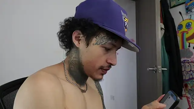 Snapshot of trieone chatting on September 16, 1:56 pm trieone online show from September 16, 1:56 pm