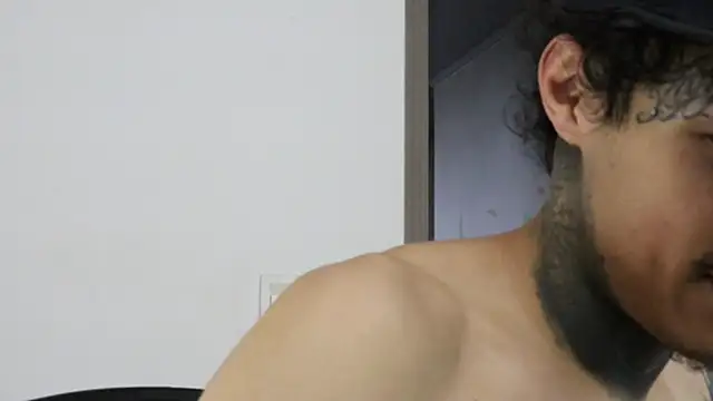 Snapshot of trieone chatting on October 26, 1:55 am trieone online show from October 26, 1:55 am