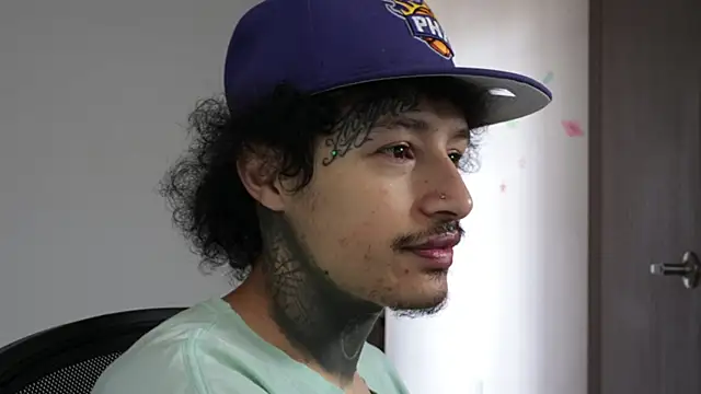 trieone online show from March 26, 2:11 pm