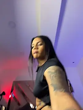 Snapshot of Victoria14_ chatting on April 4, 4:11 am Victoria14 online show from April 4, 4:11 am