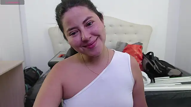 Snapshot of AliceMuller chatting on December 11, 1:37 am AliceMuller online show from December 11, 1:37 am