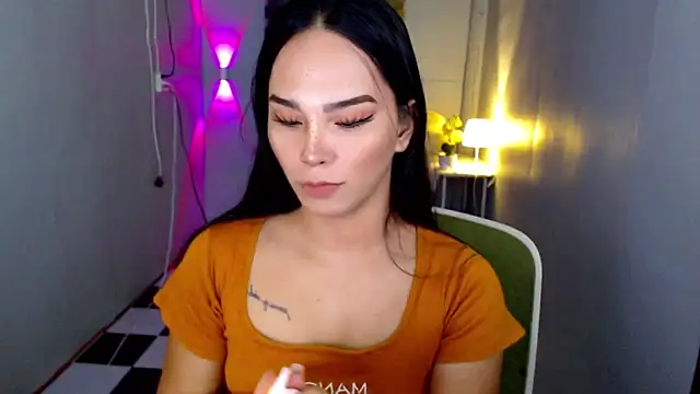 urnaughtydolly69 online show from April 3, 3:32 pm