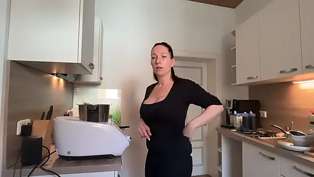 Viola Beck online show from March 27, 11:54 am