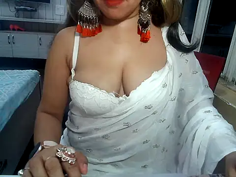 Snapshot of yourradhika chatting on March 17, 8:51 pm yourradhika online show from March 17, 8:51 pm