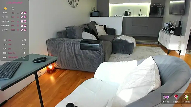 Juicy Bella online show from February 11, 9:14 am