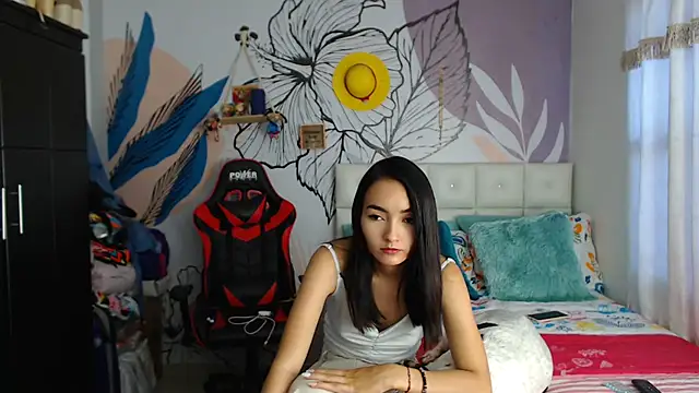 Snapshot of LinzyBaner chatting on December 5, 9:28 pm LinzyBaner online show from December 5, 9:28 pm