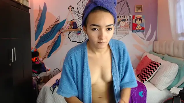 Snapshot of LinzyBaner chatting on February 10, 10:30 pm LinzyBaner online show from February 10, 10:30 pm
