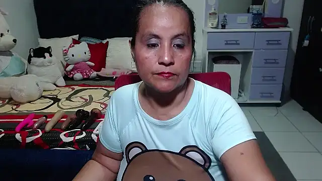 Snapshot of pervert_mommy_ chatting on September 19, 9:43 am pervert mommy online show from September 19, 9:43 am