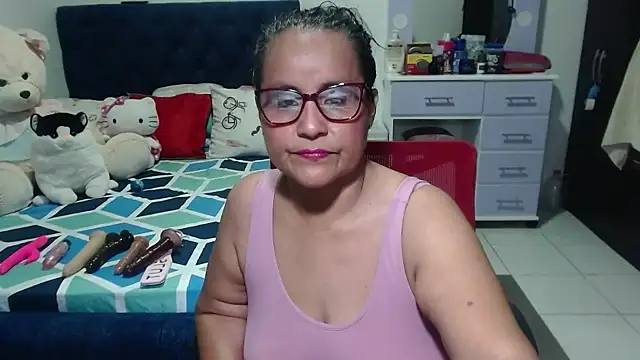 Snapshot of pervert_mommy_ chatting on October 6, 10:12 am pervert mommy online show from October 6, 10:12 am