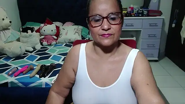 Snapshot of pervert_mommy_ chatting on October 9, 9:40 am pervert mommy online show from October 9, 9:40 am