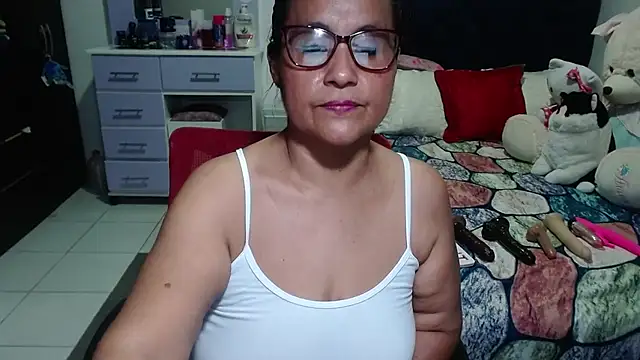 Snapshot of pervert_mommy_ chatting on October 22, 12:16 pm pervert mommy online show from October 22, 12:16 pm