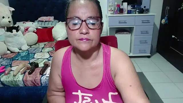 Snapshot of pervert_mommy_ chatting on October 28, 10:19 am pervert mommy online show from October 28, 10:19 am