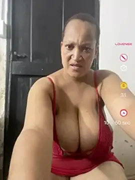 XHotJuicyBootyXX online show from May 7, 9:25 am