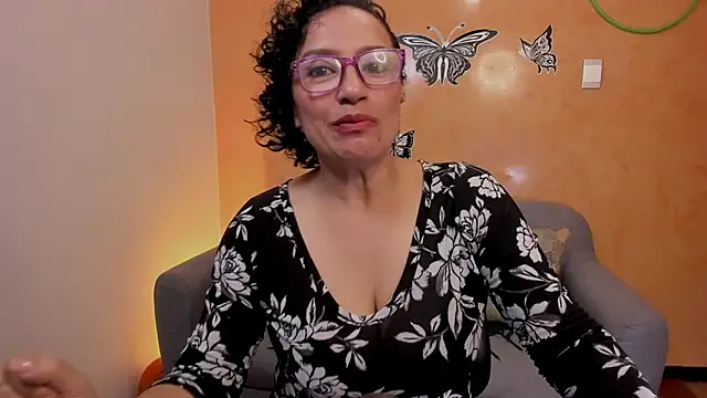 Snapshot of scarlet_wet chatting on April 8, 9:04 pm scarlet wet online show from April 8, 9:04 pm