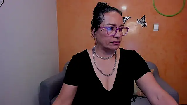 Snapshot of scarlet_wet chatting on April 10, 9:41 pm scarlet wet online show from April 10, 9:41 pm