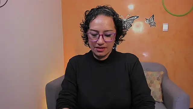 Snapshot of scarlet_wet chatting on April 17, 11:08 pm scarlet wet online show from April 17, 11:08 pm