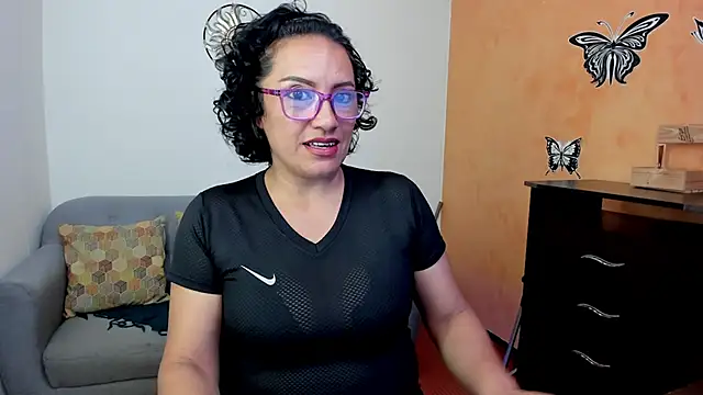Snapshot of scarlet_wet chatting on May 6, 10:26 pm scarlet wet online show from May 6, 10:26 pm