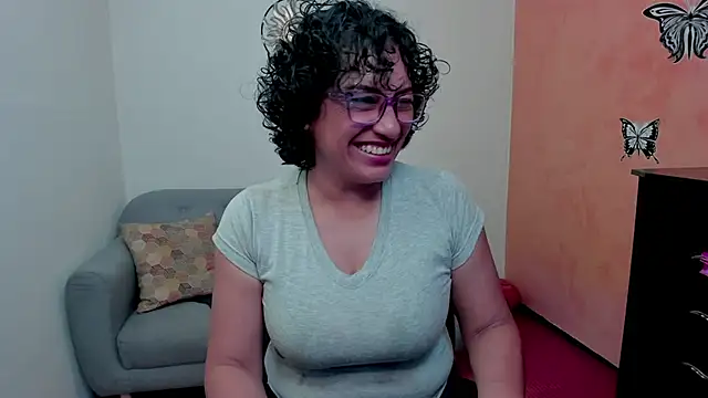 Snapshot of scarlet_wet chatting on May 16, 11:57 pm scarlet wet online show from May 16, 11:57 pm